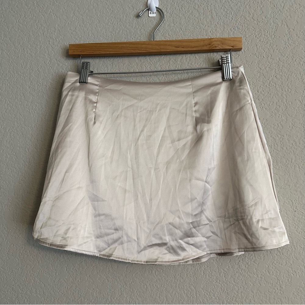 MUSERA Mini Curved Hem Satin Skirt Champagne Size Medium - Picture 5 of 11